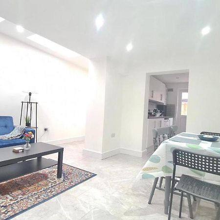 Spacious Room In Manor Park Londra Dış mekan fotoğraf