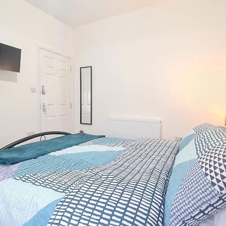 Spacious Room In Manor Park Londra Dış mekan fotoğraf