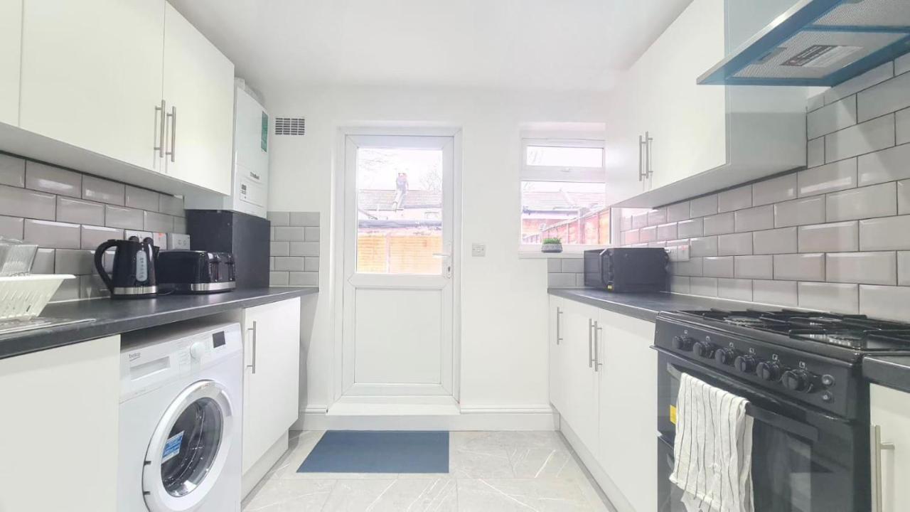 Spacious Room In Manor Park Londra Dış mekan fotoğraf